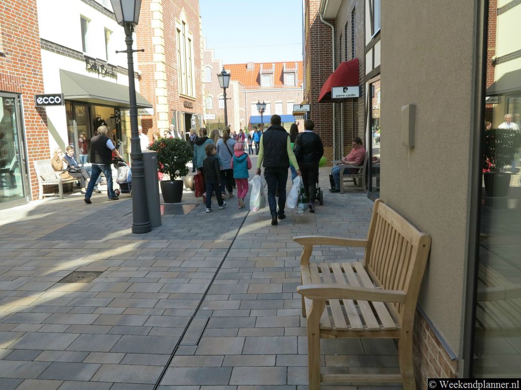 Het  Factory Outlet Centrum in Ochtrup ligt ongeveer 20 km van Enschede, net over de Duitse grens in Münsterland.Tip: Enschede ligt vlakbij.